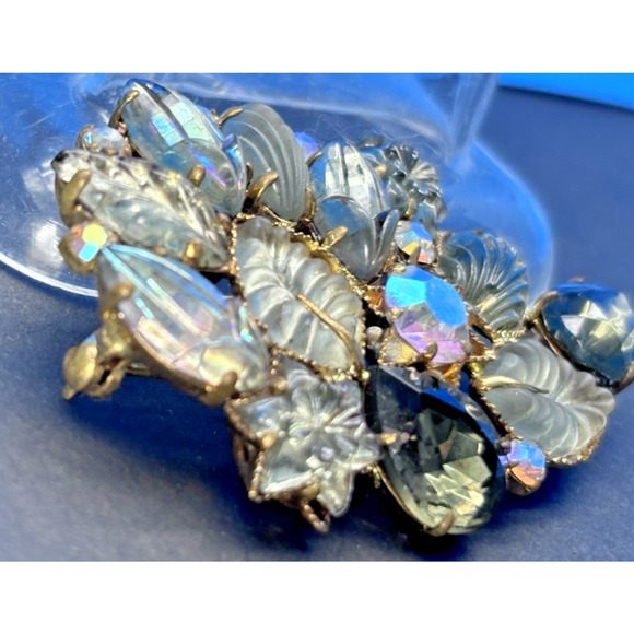 Vintage Weiss style Carved thermoset Leaf Brooch AB Rhinestone Gold-tone - Picture 8 of 16